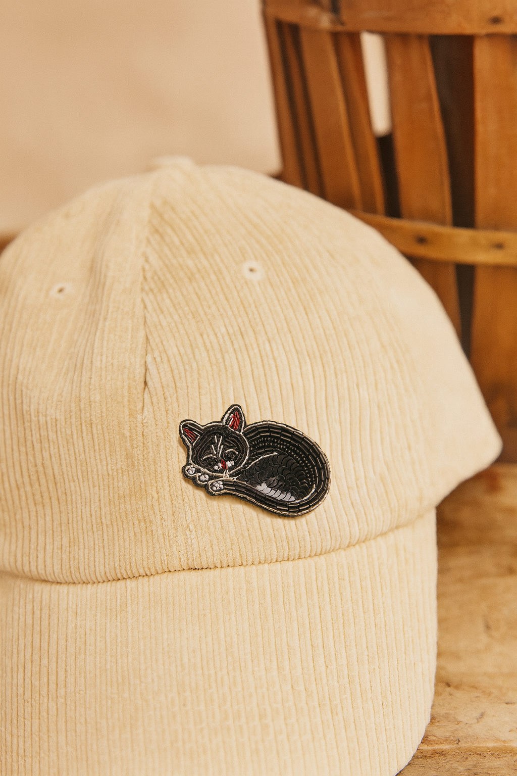 Brooch Pin - Bala Mani Beaded Sleeping Cat